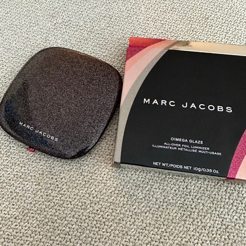 Marc Jacobs O!mega glaze all over foil luminizer 82 Jet Girl  Discontinued NEW